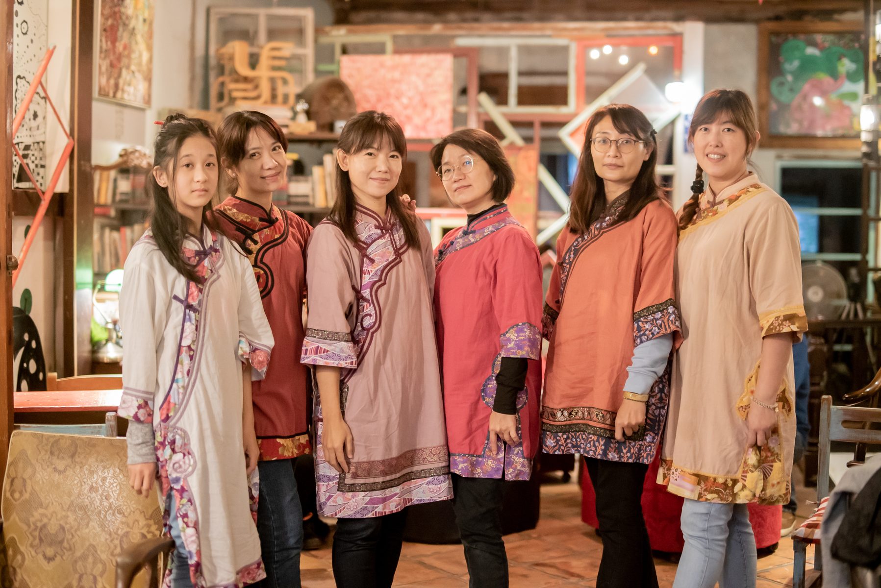 淡水女路夥伴在地方文化空間合影