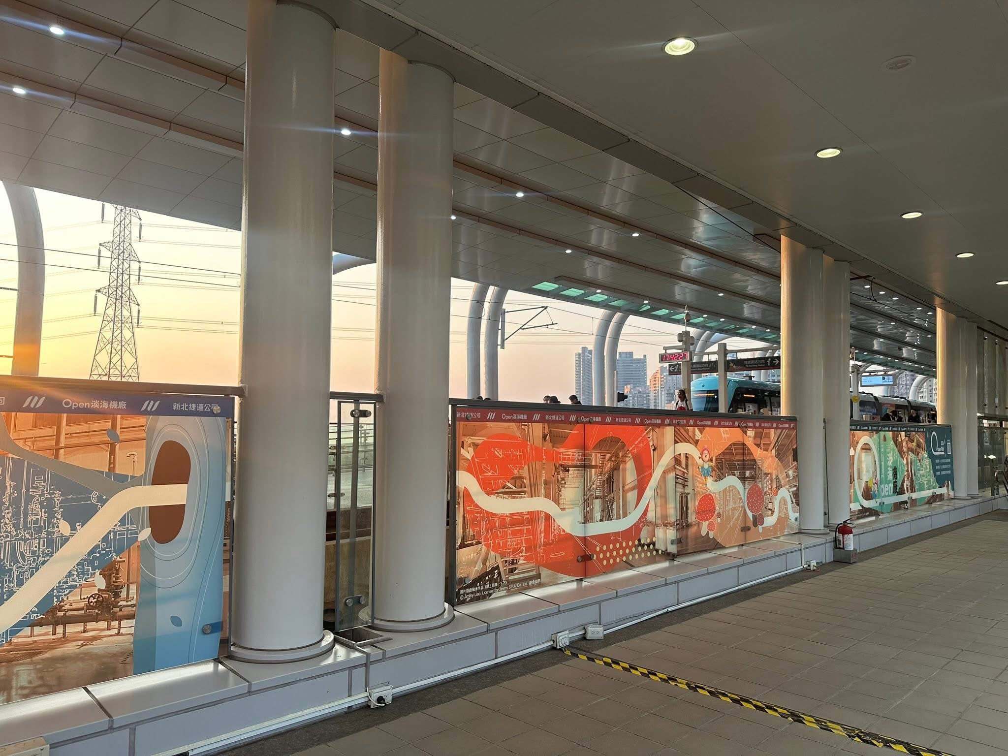 淡海輕軌月台 Open 淡海機廠展示牆